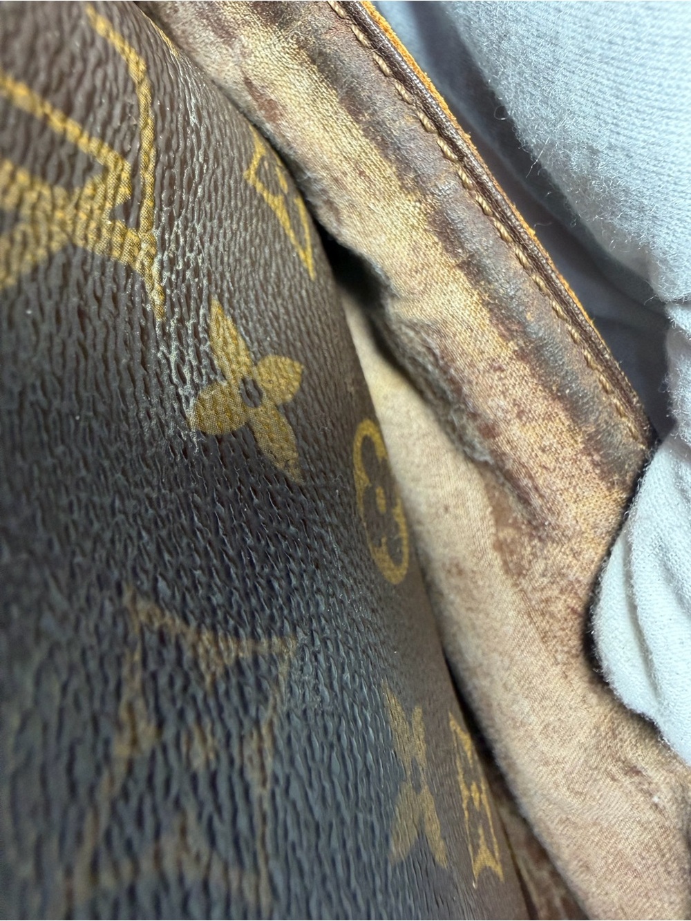 VINTAGE Louis Vuitton Monogram Canvas Clutch in Brown and Tan - Picture 15 of 16